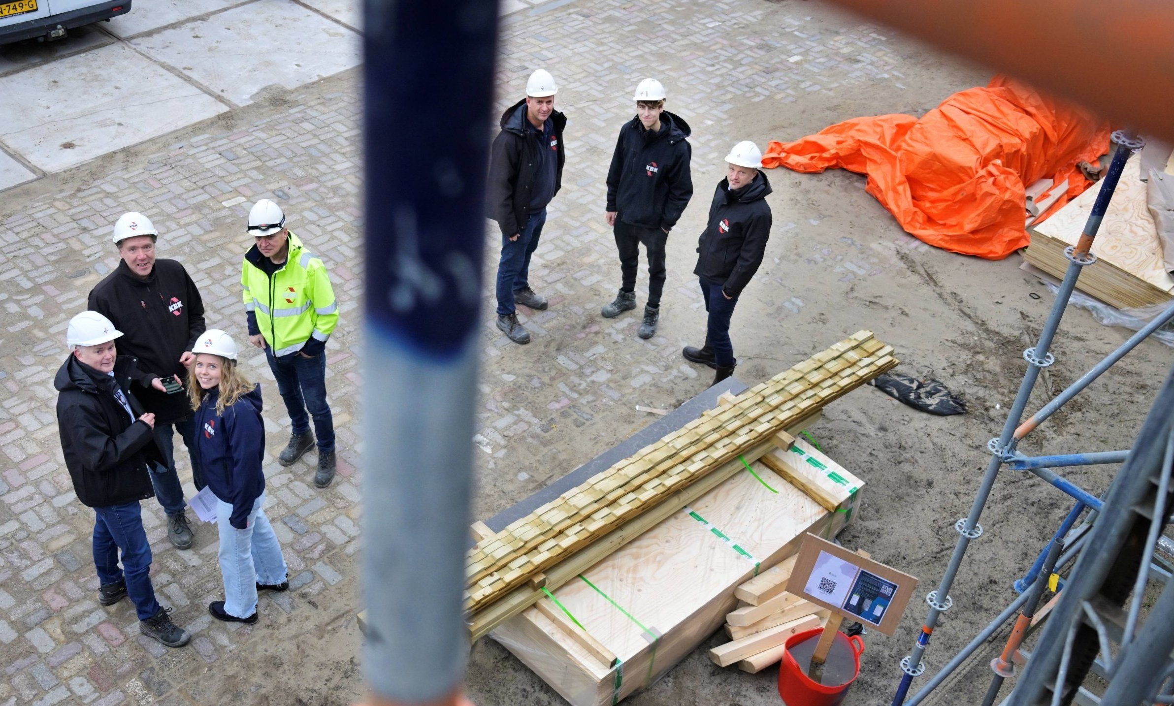 Leo in gesprek met collega's